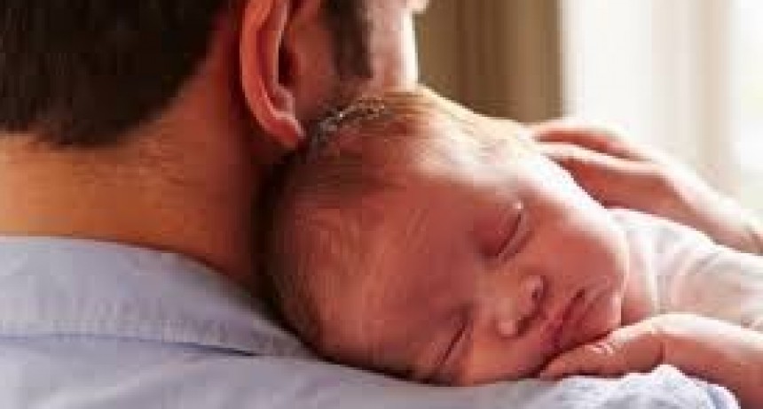 Estatales porteños podrán compartir la licencia por el nacimiento de un hijo
