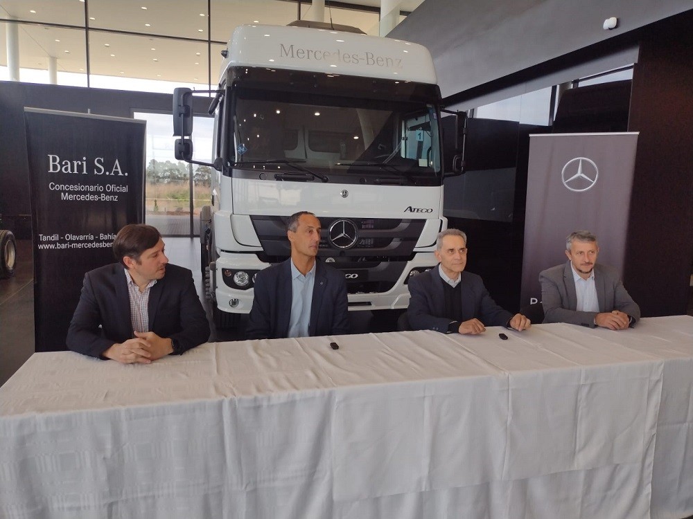 Los principales directivos de Mercedes Benz en Argentina visitaron la flamante Oficina Comercial de Bari S.A. en Olavarría