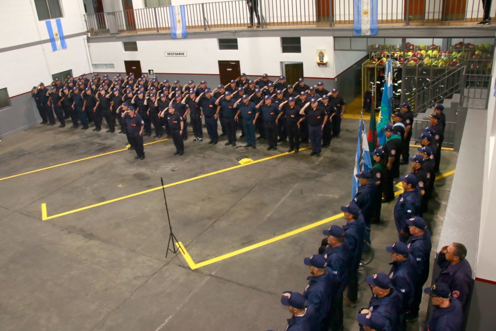 Bomberos tuvo su acto oficial por los 75 años