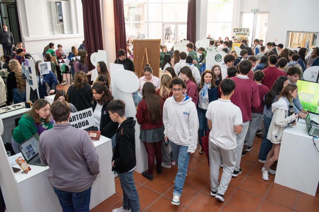 Ante un Salón Rivadavia colmado de estudiantes secundarios cerró la Semana de la Conciencia Ambiental