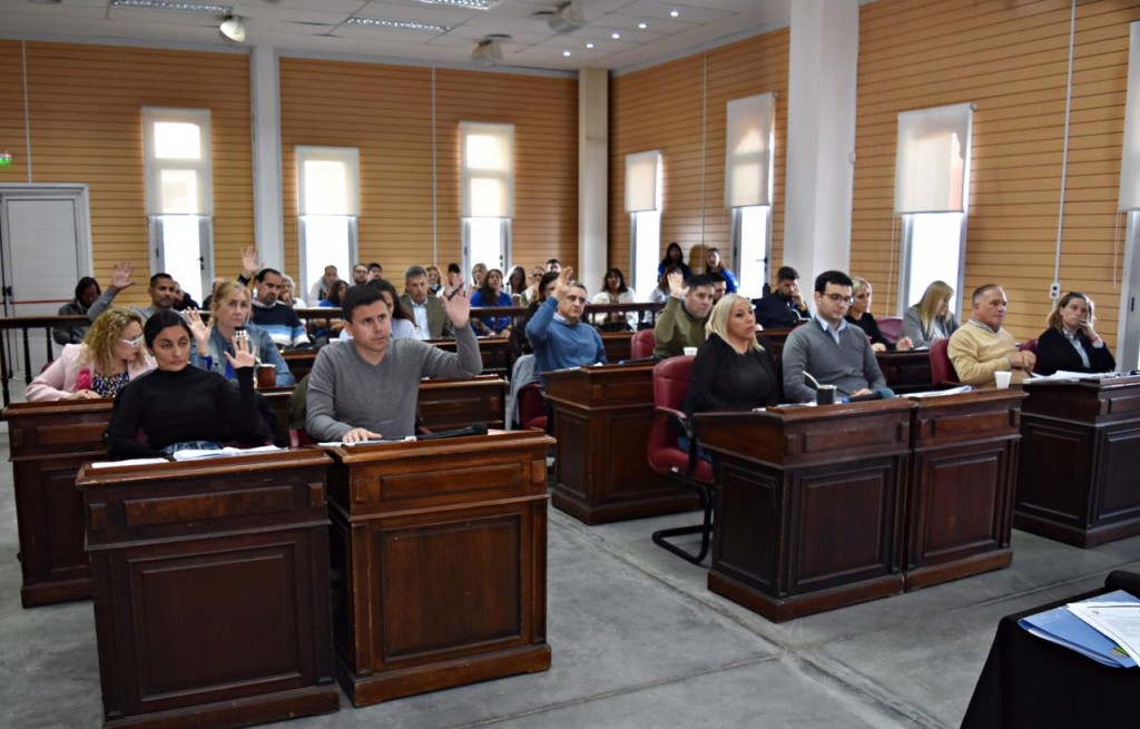 El oficialismo destaca que el PRO y los libertarios votaron contra las universidades en el HCD