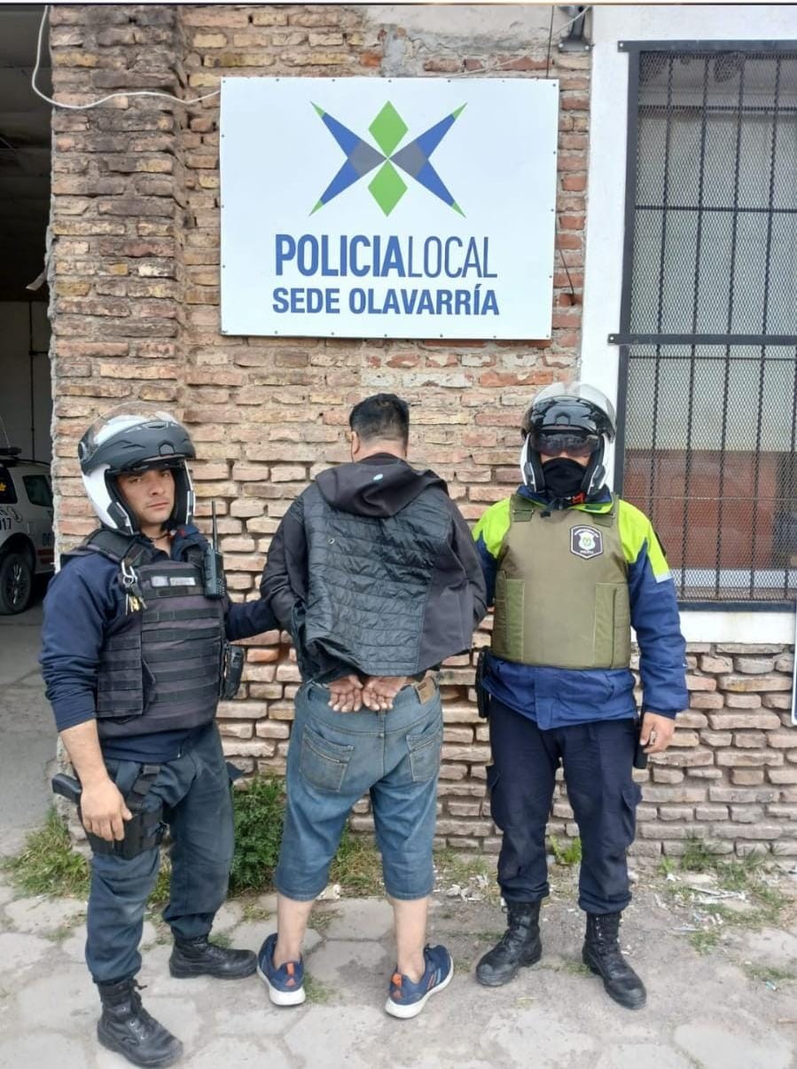 Se resistió a la policía: llevaba un pistolón y marihuana