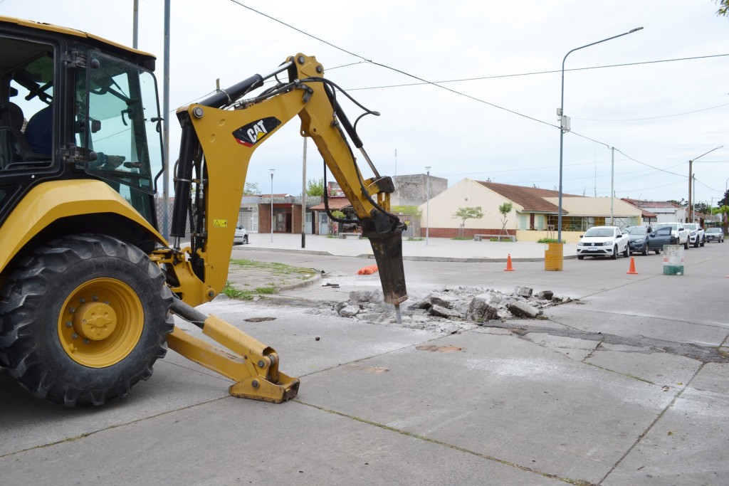 Iniciaron obras de bacheo con hormigón en el barrio CECO