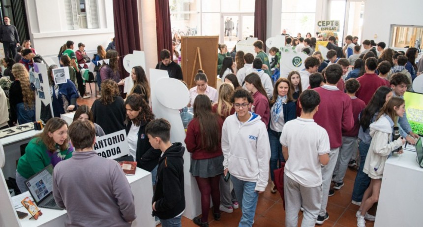 Ante un Salón Rivadavia colmado de estudiantes secundarios cerró la Semana de la Conciencia Ambiental