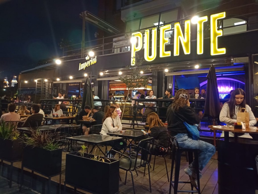 Turismo, Cultura y Gastronomía: Puente Gran Bar, en Puerto Madero