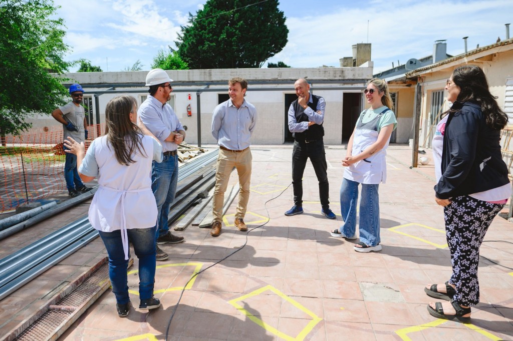 Avanza la obra de recambio de techos en la Escuela Nº 55 de barrio AOMA