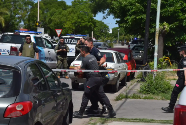 Enfrentamiento entre policías y delincuentes terminó con dos aprehendidos