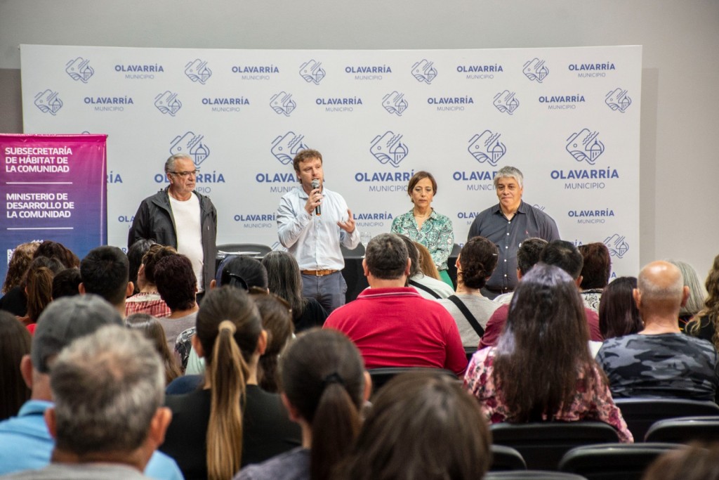 Se realizó un nuevo acto de firma de escrituras