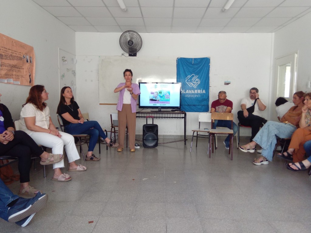 Hubo charla del CEAT por pantallas y consumos en la Secundaria 7