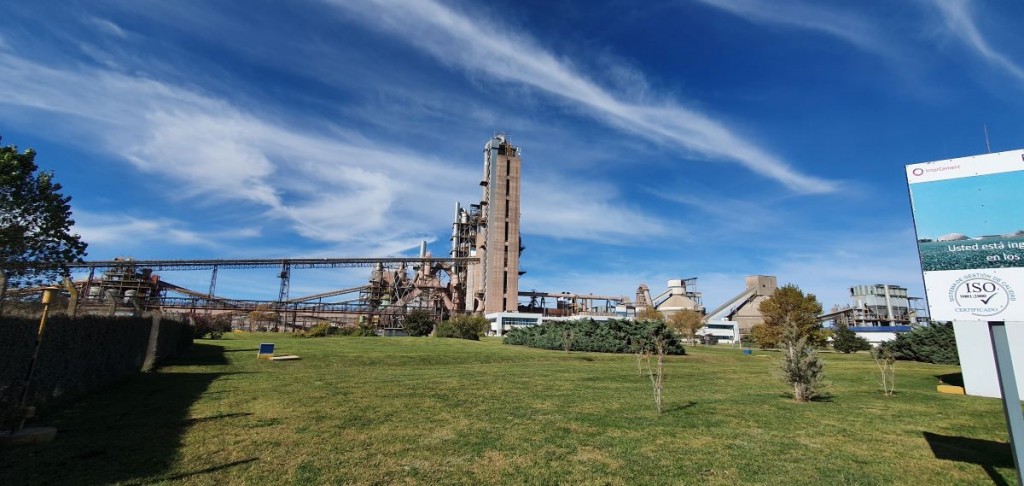 Camargo continúa negociando la venta de Loma Negra a siderúrgica brasileña