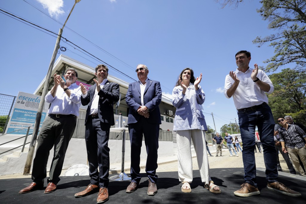 Tandil: Kicillof inauguró el edificio de un Jardín de Infantes y entregó computadoras