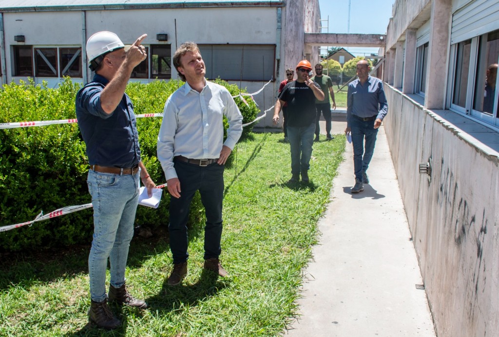 El Intendente Wesner recorrió las obras que se están realizando en el Jardín Maternal Piruetas