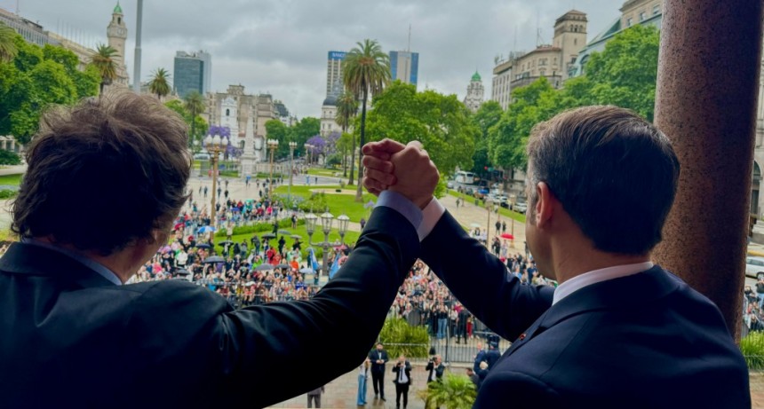 Milei recibió al francés Macron y partió al G20