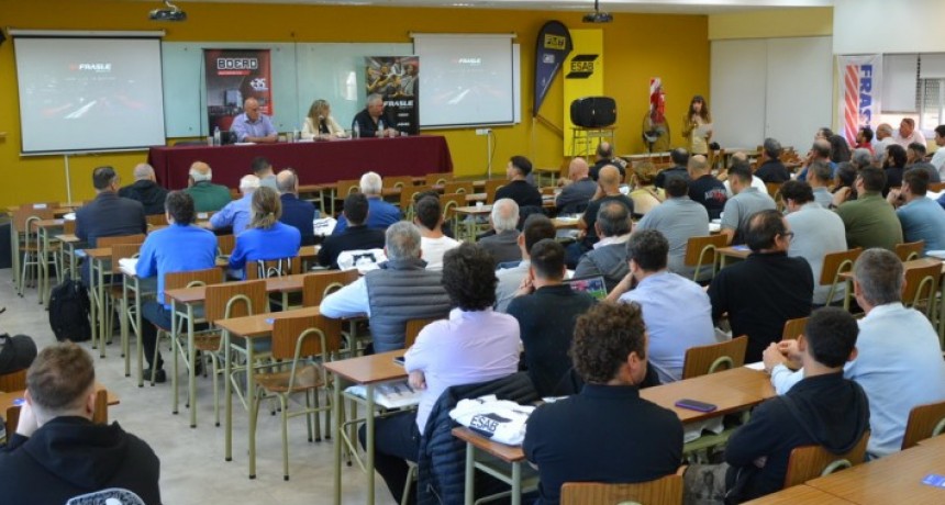 La Facultad de Ingeniería fue sede del evento técnico automotriz más importante de Mercosur