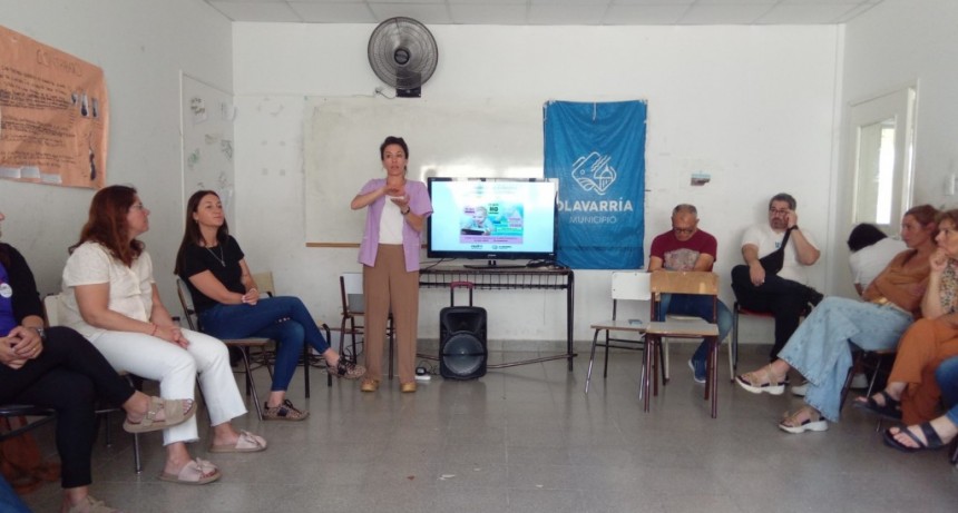 Hubo charla del CEAT por pantallas y consumos en la Secundaria 7