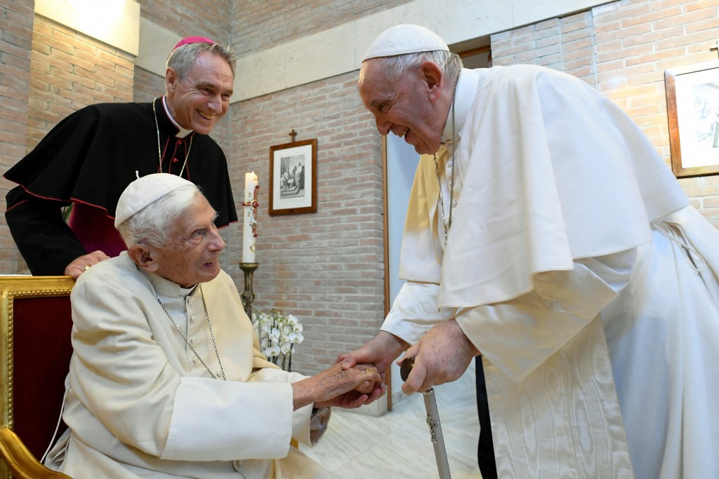 Falleció el Papa emérito
