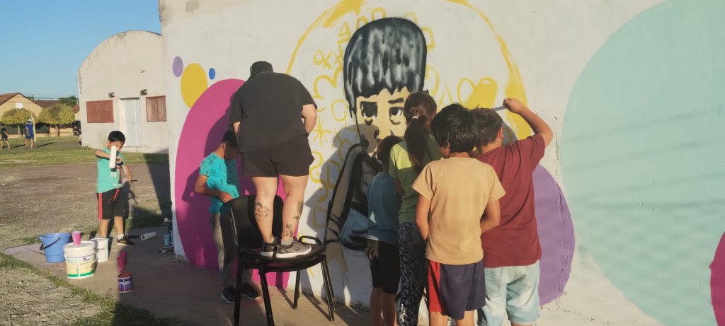 Callejeada Facundo Quiroga pintó un mural en la sede del CIC