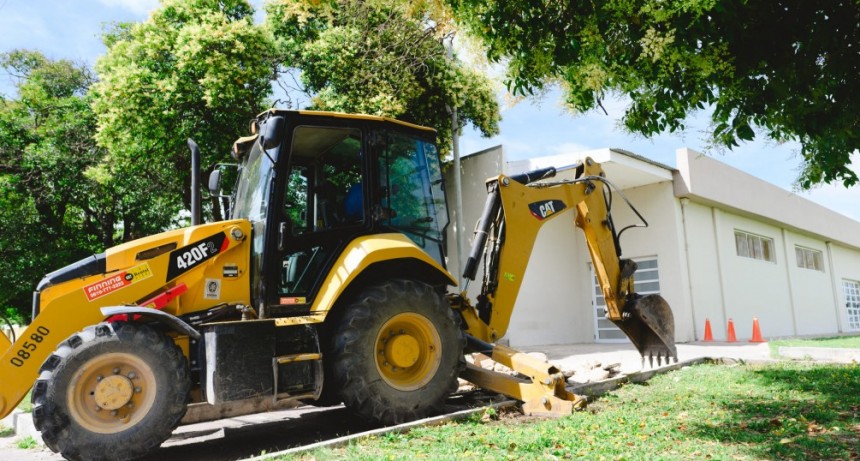 Inició la obra de construcción de nuevas veredas en la Escuela Nº 49