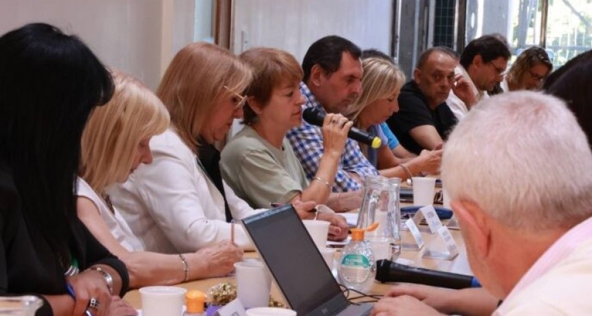 Paritarias docentes: Provincia recibió a los gremios pero no hubo oferta para el 2025