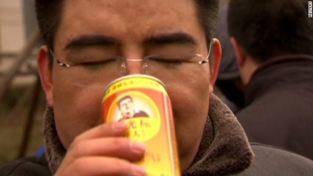 Un empresario vende latas de aire para respirar en Beijing